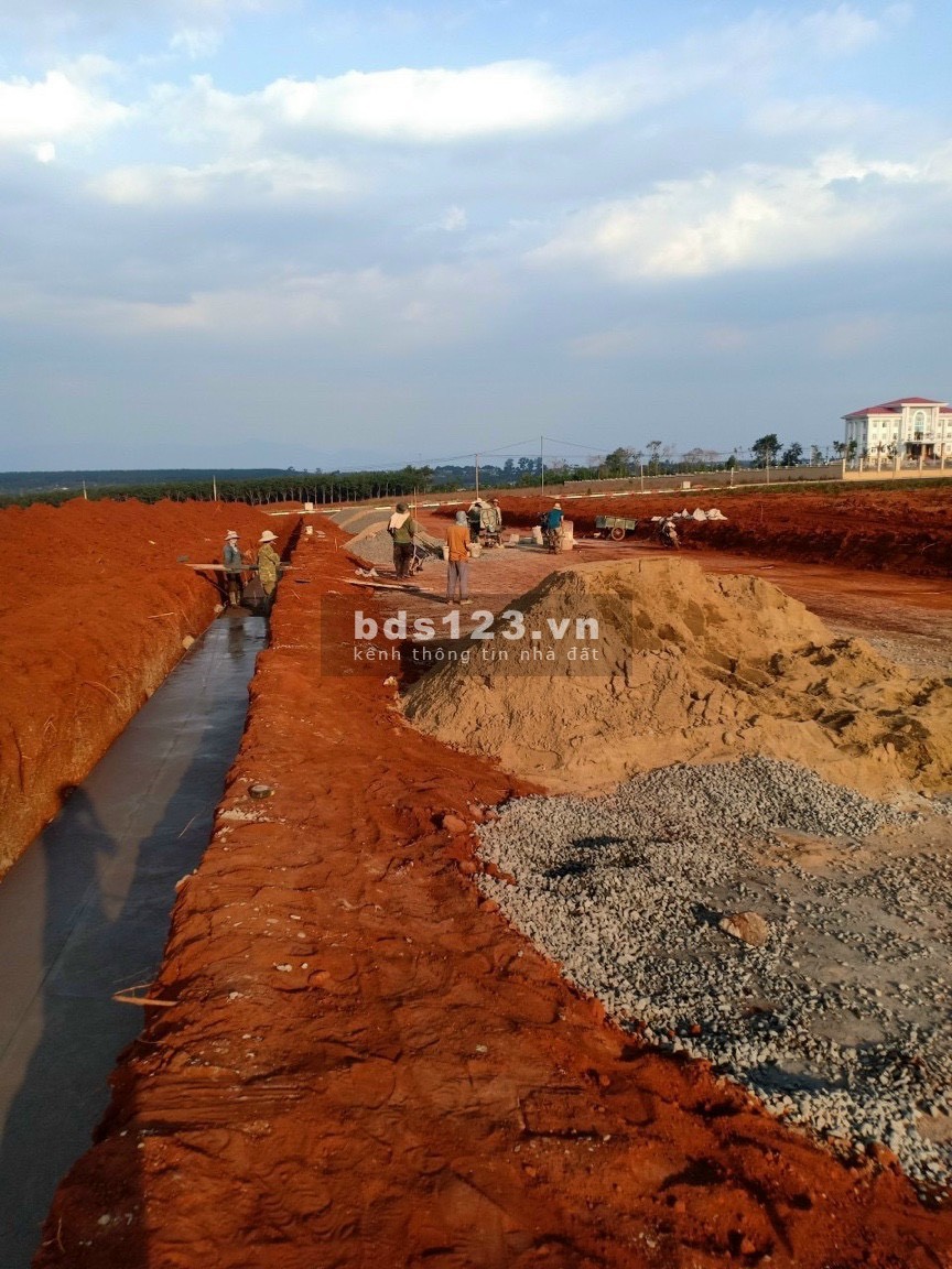BÁN GẤP 180M2 ĐẤT THỔ CƯ ĐỐI DIỆN QUẢNG TRƯỜNG THỊ TRẤN ĐĂK ĐOA, GIA LAI