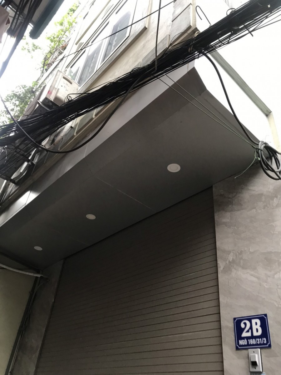 NHỈNH 2.9 TỶ! Sở hữu ngay nhà với dt 50m2 x 5 tầng, mt 5.6m, vị trí 5 nhà ra tới phố Hoàng Mai.