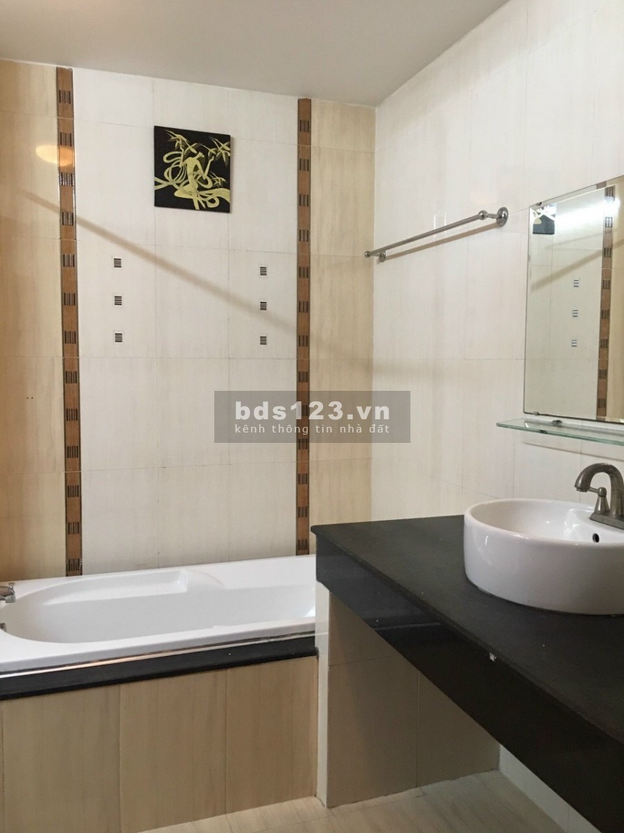 Nhà MT Nguyễn Khuyến 4x20m 1T-2L ST 4Pn-3Wc gía 24Tr/th