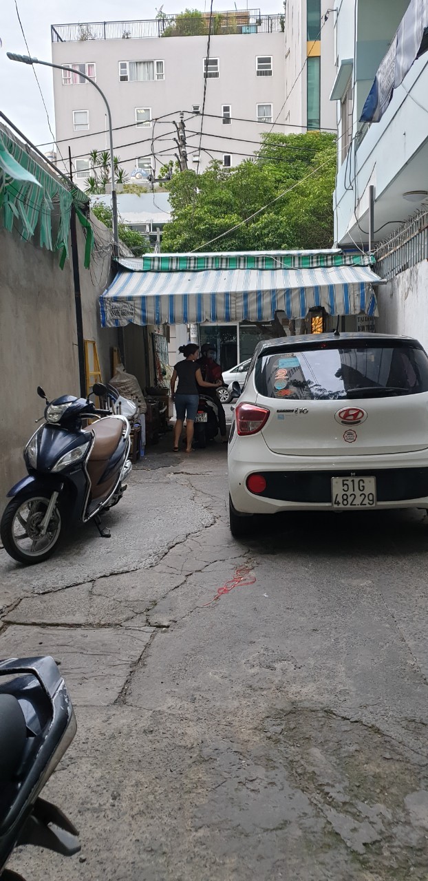 Nhà HXH nằm ở vị trí rất đẹp, khu vực hiếm nhà bán đường Nguyễn Bỉnh Khiêm, P.1, Gò Vấp, ngang 4m, giá 6,5 tỷ