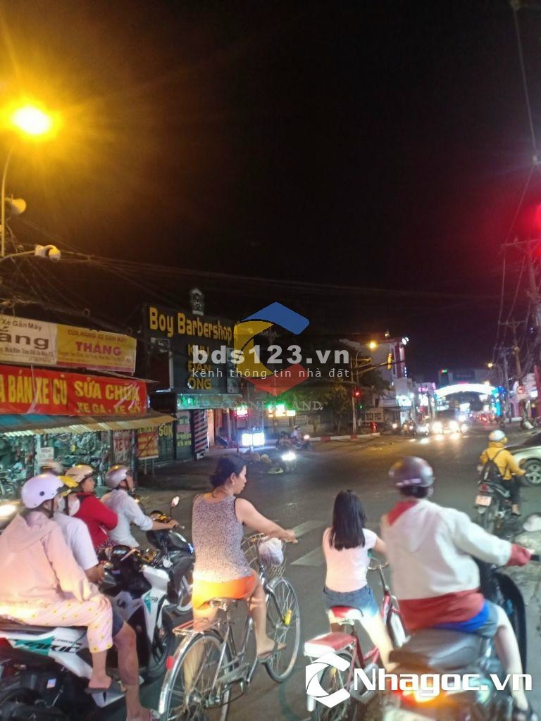 Cho thuê mb( Lớn ) đường Lê Văn Việt, Phường Hiệp Phú, Quận 9, Hồ Chí Minh