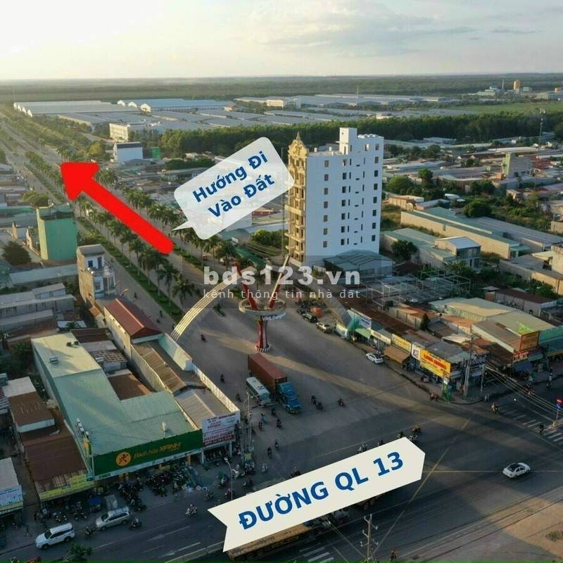 Đất nền mặt tiền Đại lộ Minh Hưng-Dầu Tiếng. Gía 980tr/nền.Sổ riêng từng nền.Diện tích 250m2.100m2 thổ cư. Tặng 3-5 chỉ vàng