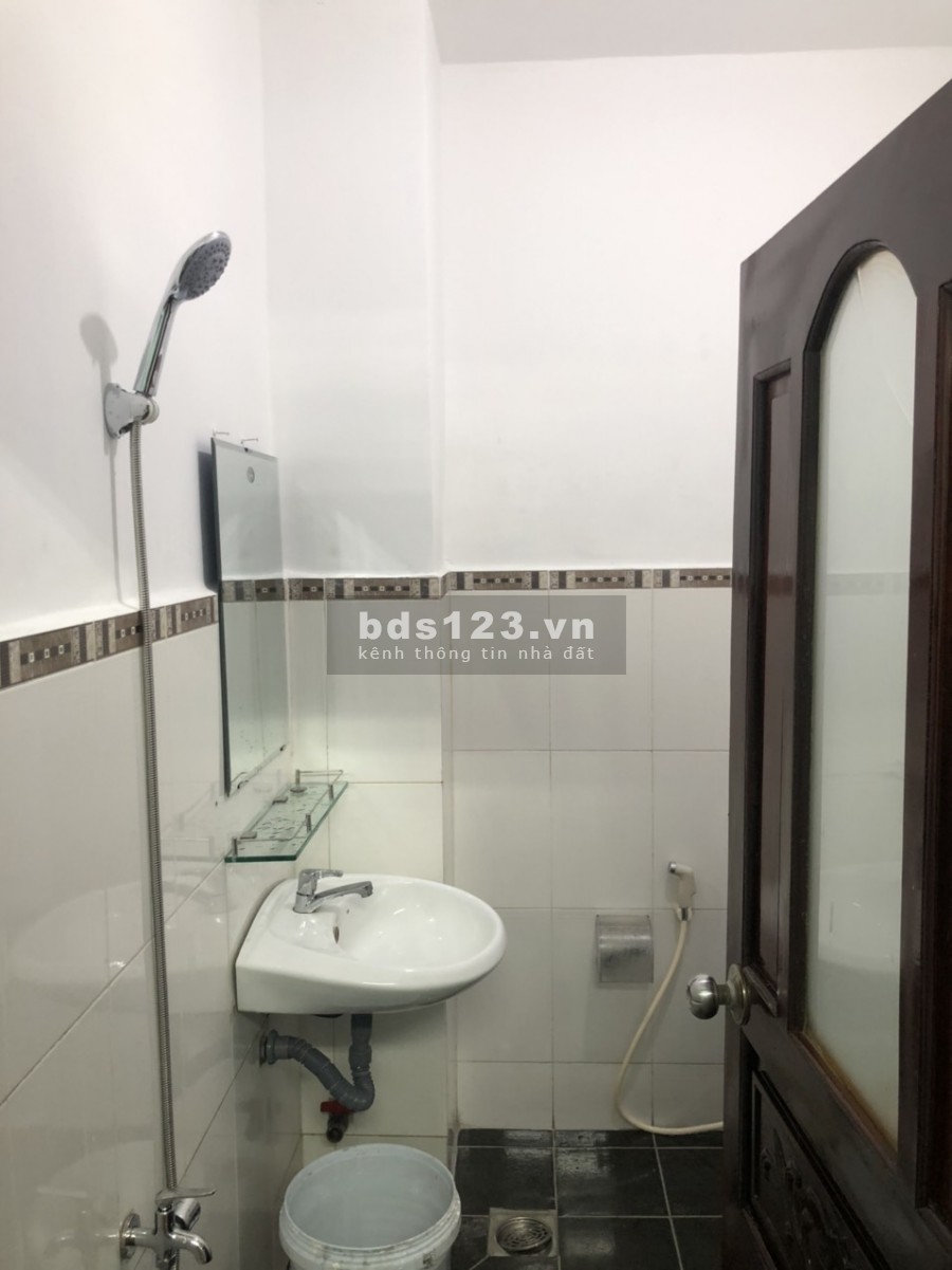 Cho thuê nhà nguyên căn đường Nguyễn Cảnh Di Phường 4 Tân Bình - trệt 3 lầu có 6 phòng (nhà như hình)