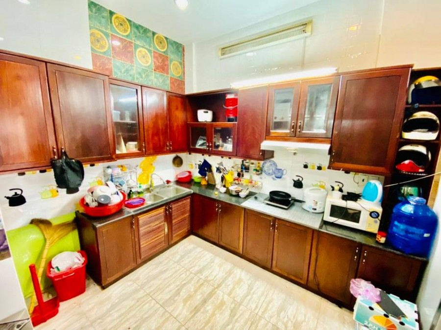 Bán gấp nhà hẻm Huỳnh Văn Bánh, trung tâm Phú Nhuận, đang cho thuê 20tr/tháng, 35m2, 5 tầng, 4 phòng ngủ.