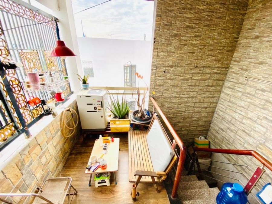 Bán gấp nhà hẻm Huỳnh Văn Bánh, trung tâm Phú Nhuận, đang cho thuê 20tr/tháng, 35m2, 5 tầng, 4 phòng ngủ.