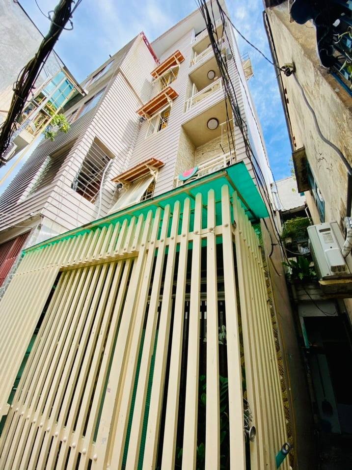 Bán gấp nhà hẻm Huỳnh Văn Bánh, trung tâm Phú Nhuận, đang cho thuê 20tr/tháng, 35m2, 5 tầng, 4 phòng ngủ.