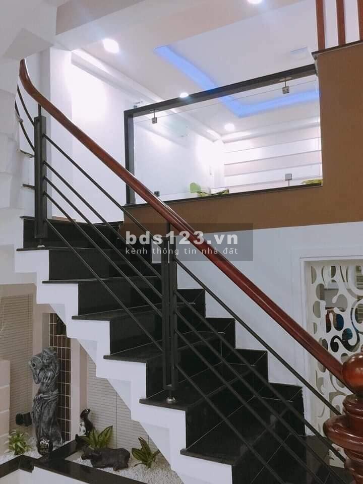 Bán nhà mới đẹp, đúc 2 tầng, Phạm Văn Chiêu, dt 50m2, giá 3.18 tỷ