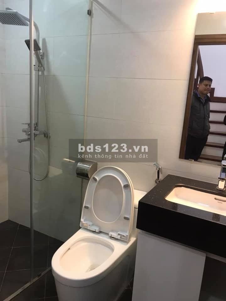 Bán nhà Ngọc Hà, Ba Đình 77m2x3 tầng mặt tiền 4,2m giá 6,9 tỷ, gần lăng Bác, sổ đỏ nở hậu
