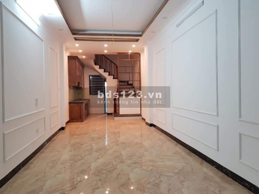 Nhỉnh hơn 2 tỷ nhà đẹp 5 tầng 35m ngõ nông rộng tại P. Lĩnh Nam