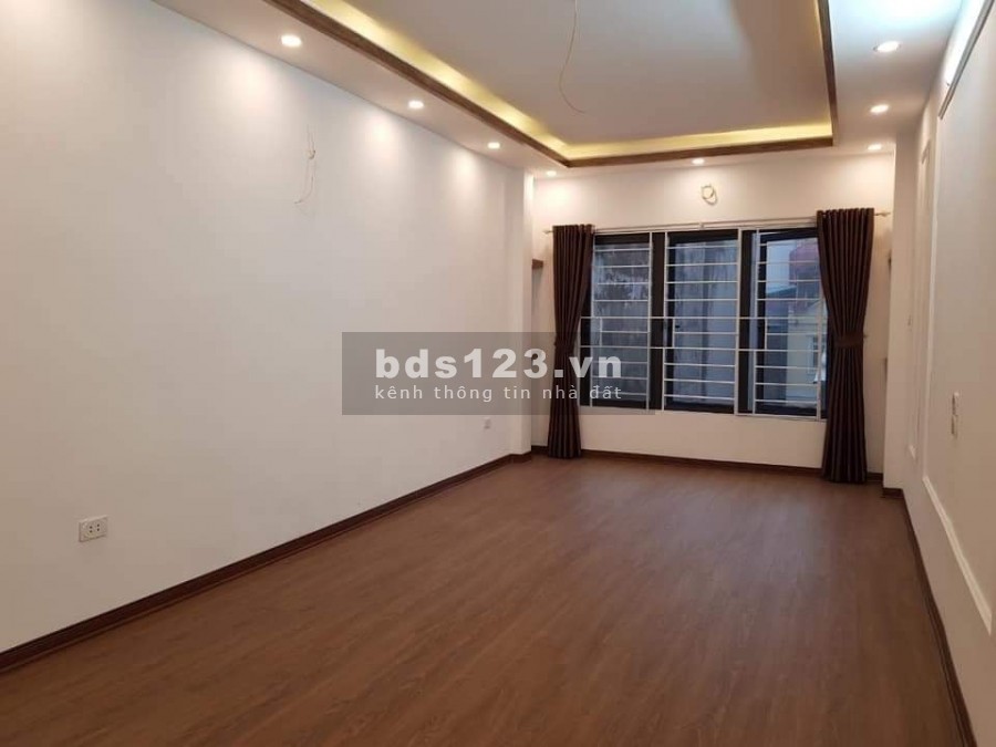 Nhỉnh hơn 2 tỷ nhà đẹp 5 tầng 35m ngõ nông rộng tại P. Lĩnh Nam