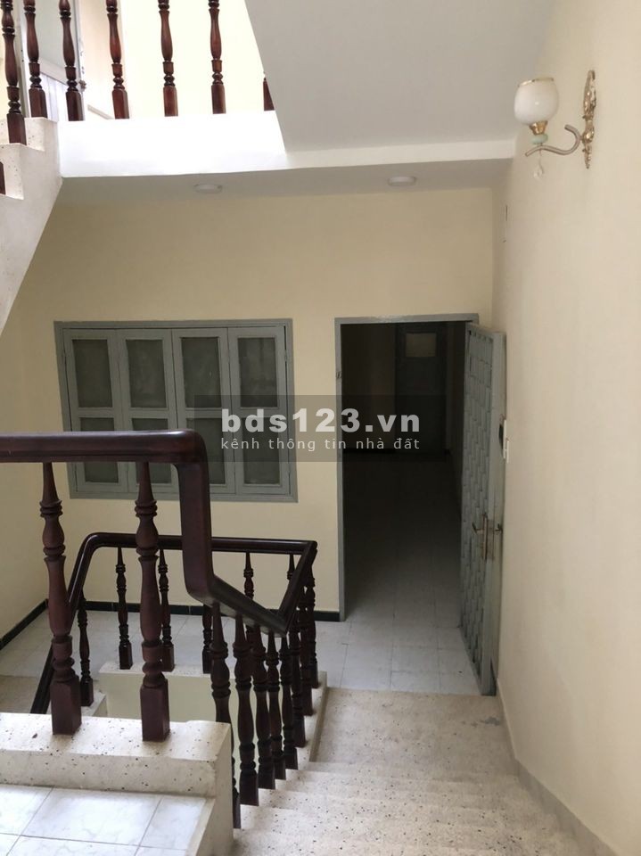 Cho thuê nhà nguyên căn Quận 3.Diện tích: 3.8x22m. Kết cấu: Nhà 1 trệt 2 lầu sân thượng