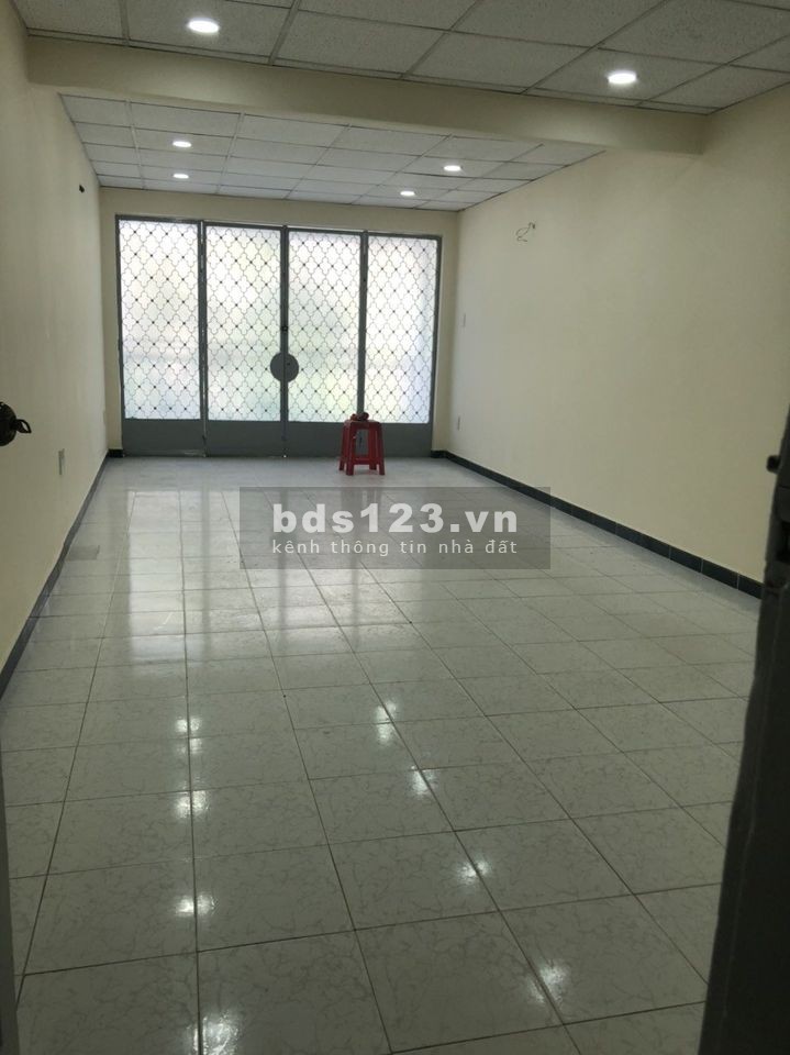 Cho thuê nhà nguyên căn Quận 3.Diện tích: 3.8x22m. Kết cấu: Nhà 1 trệt 2 lầu sân thượng
