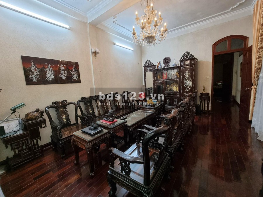 Siêu phẩm mặt phố Cầu Giấy 100m, 4 tầng. ô tô dừng đỗ, kinh doanh đỉnh, Chỉ hơn 10 tỷ.
