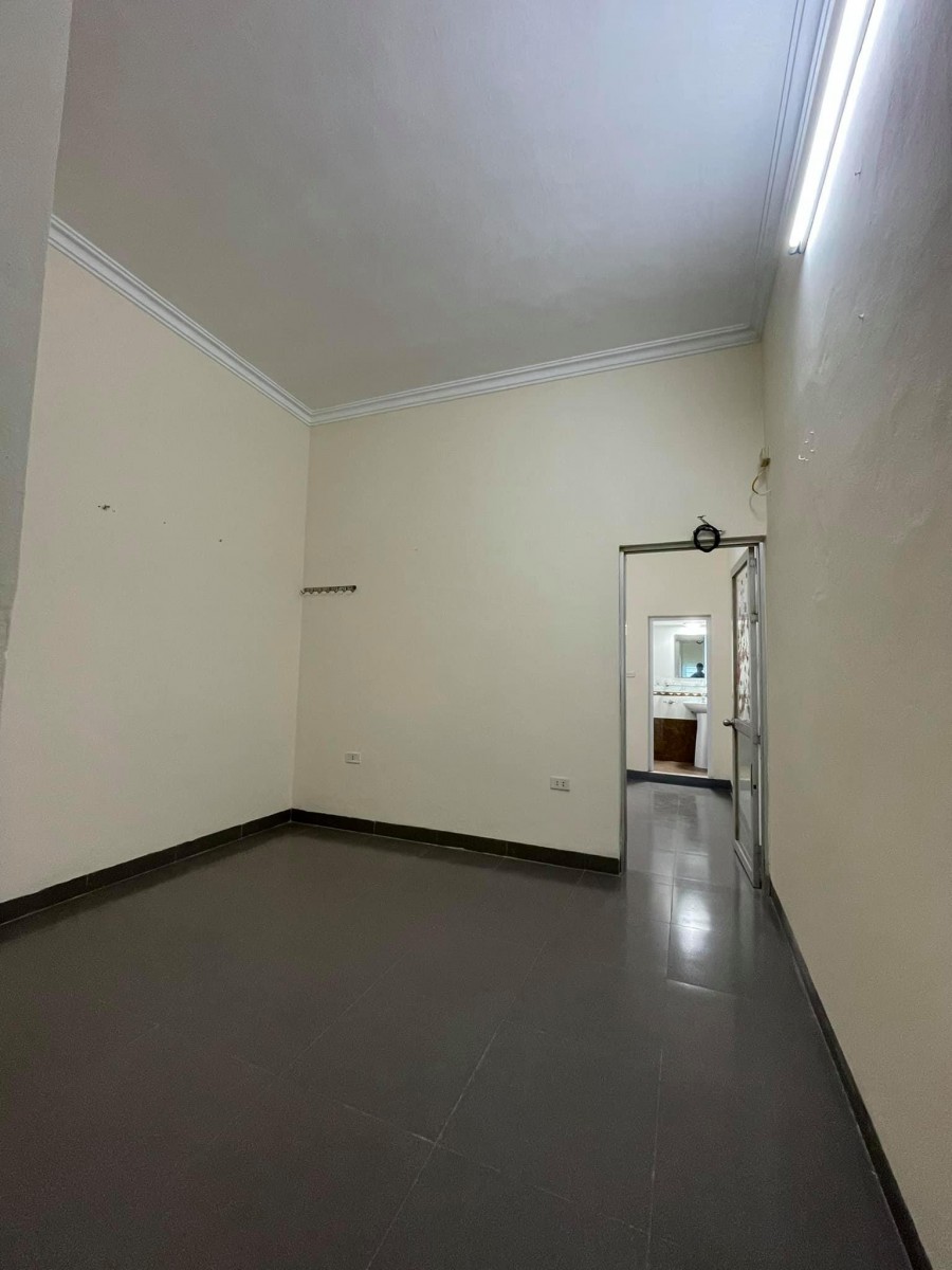 Chỉ Hơn 2 Tỷ Có Luôn Nhà 4 Tầng, Trung Tâm Hai Bà Trưng, DT 30m2, Gần Phố, Ngõ Thông Thoáng.