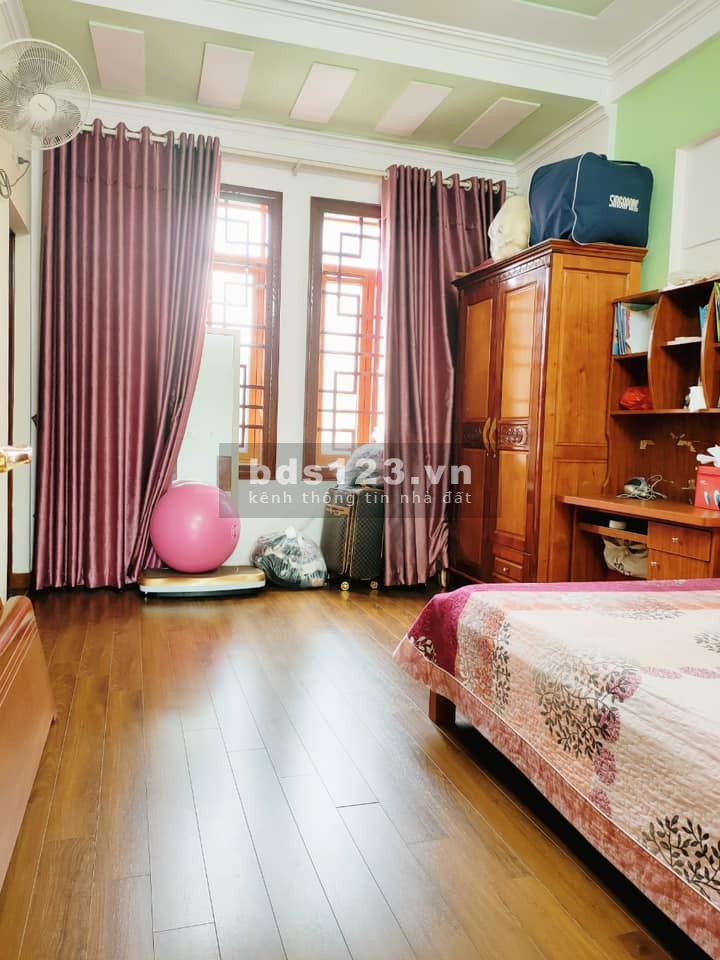 Siêu phẩm mặt phố Cầu Giấy 100m, 4 tầng. ô tô dừng đỗ, kinh doanh đỉnh, Chỉ hơn 10 tỷ.