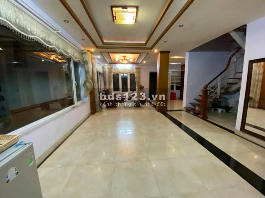 BIỆT THỰ SÂN VƯỜN GARA Ô TÔ GIÁ Ở QUÊ 165m mặt tiền 8.2m 3 tầng giá chỉ 11.7 tỷ