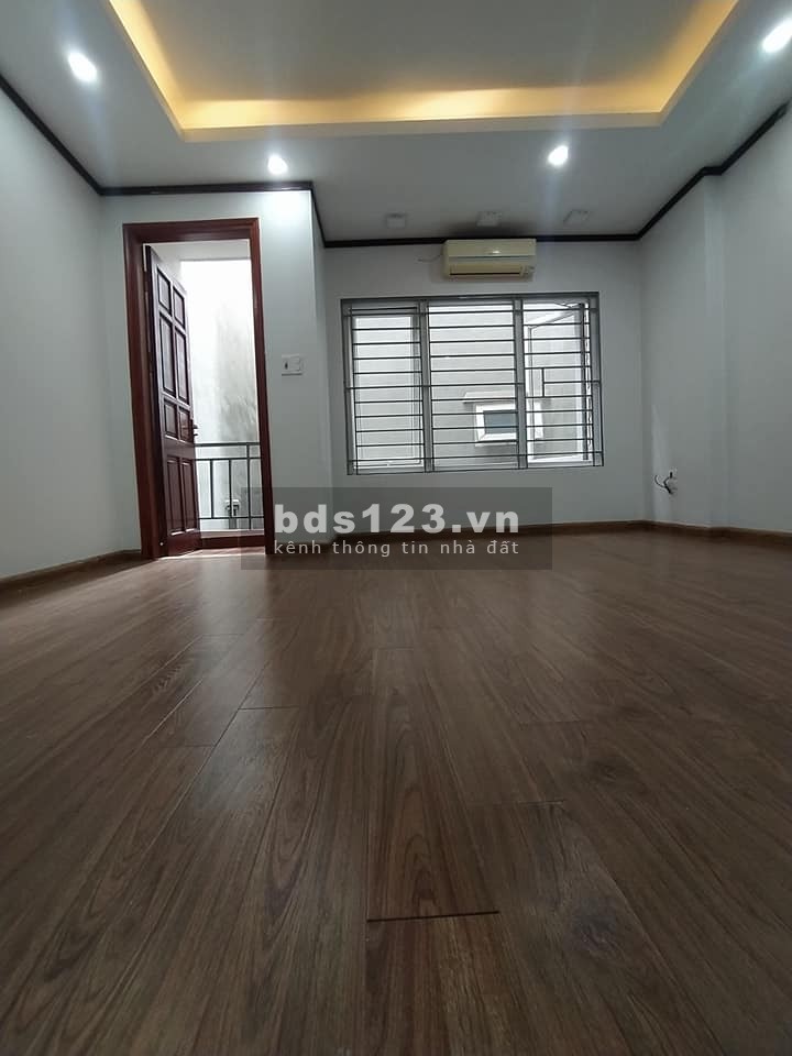 Bán gấp nhà Trương Định 39m 5 tầng mt 4.2m