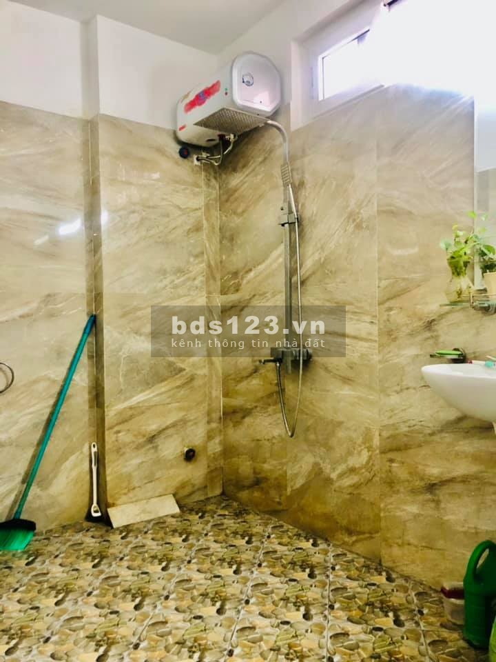 Bán nhà Võ Chí Công, DT 35m2 * 5 tầng, MT 4,2m giá 3,7 tỷ siêu đẹp