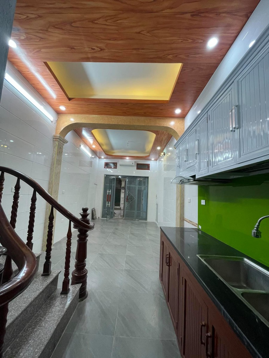 Chỉ Hơn 2 Tỷ Có Luôn Nhà 4 Tầng, Trung Tâm Hai Bà Trưng, DT 30m2, Gần Phố, Ngõ Thông Thoáng.