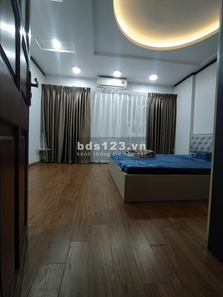 Bán gấp nhà Trương Định 39m 5 tầng mt 4.2m