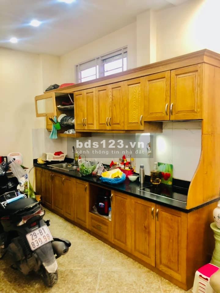 Bán nhà Võ Chí Công, DT 35m2 * 5 tầng, MT 4,2m giá 3,7 tỷ siêu đẹp