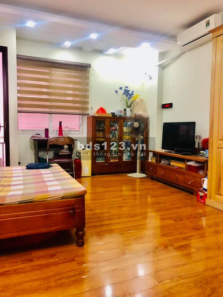 Bán nhà Võ Chí Công, DT 35m2 * 5 tầng, MT 4,2m giá 3,7 tỷ siêu đẹp