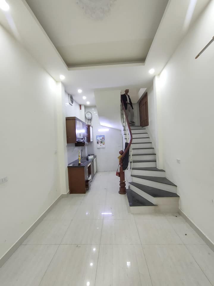 Phố Nghĩa Dũng Ba Đình, dt 45m, 4 tầng, mt 4m, giá 3 tỷ.