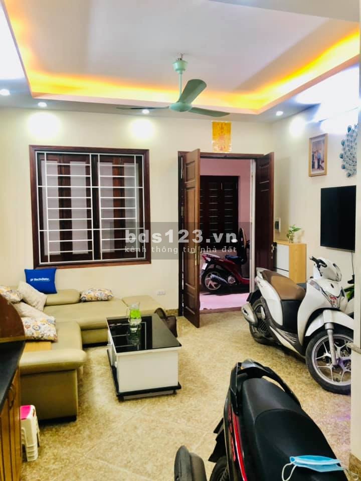 Bán nhà Võ Chí Công, DT 35m2 * 5 tầng, MT 4,2m giá 3,7 tỷ siêu đẹp