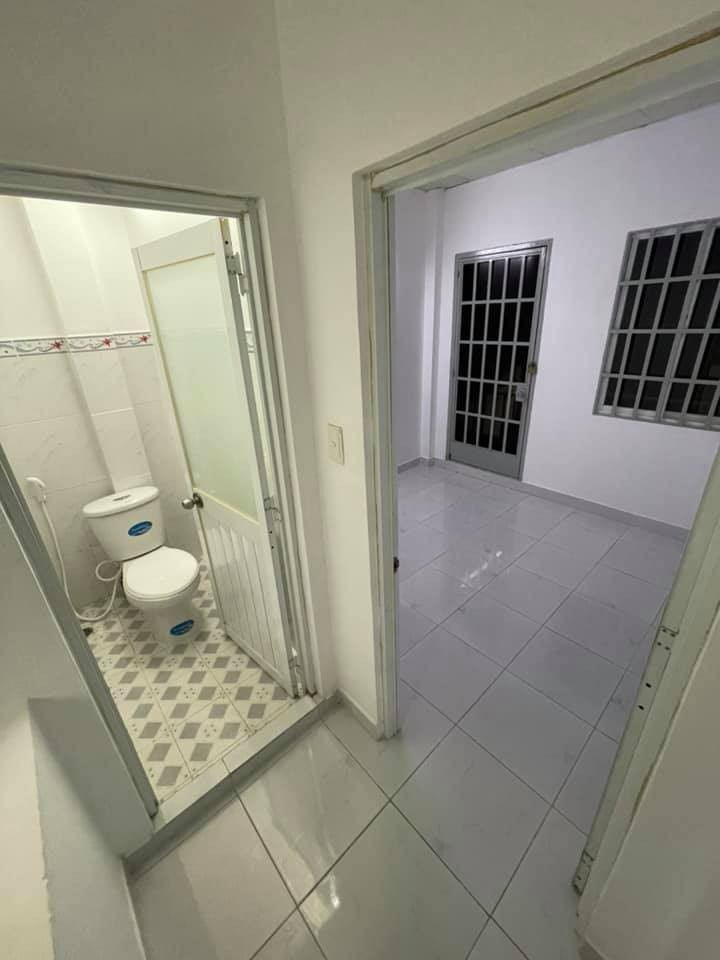 Cực Gấp Bán nhà 30m2, 4PN, Huỳnh Tấn Phát, kp4, Nhà Bè, giá chỉ 2 tỷ 360 triệu thương lượng
