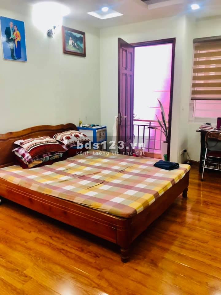 Bán nhà Võ Chí Công, DT 35m2 * 5 tầng, MT 4,2m giá 3,7 tỷ siêu đẹp