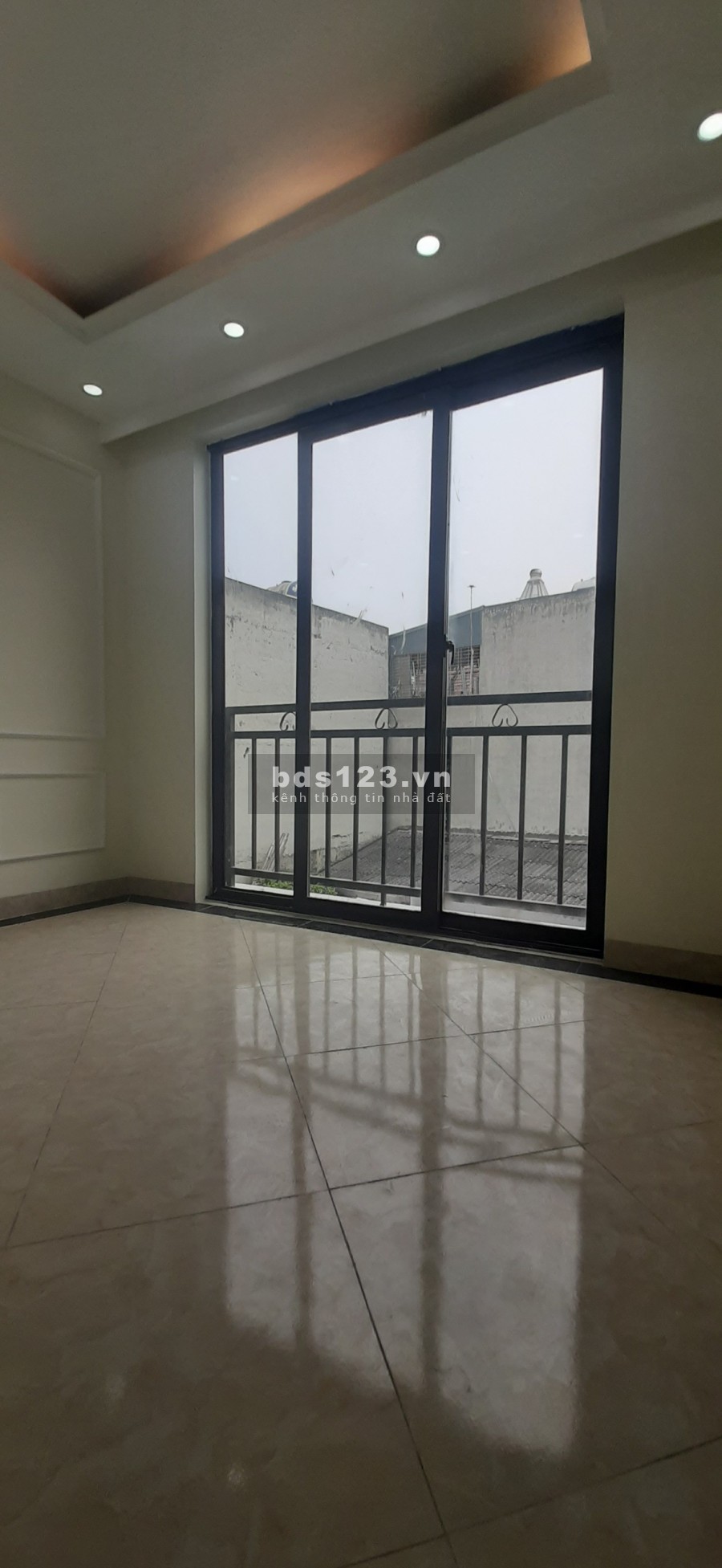 Bán nhà 32m2 x 4.5 tầng Bát Khối, Long Biên, rất gần Aeon, giá 2.x tỷ