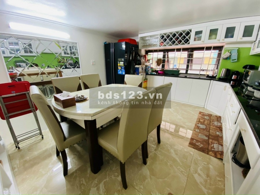 Bán nhà mặt phố Phạm Xuân Huân, TP HD, 4 tầng, 54m2, mt 9m, gara, giá cực tốt
