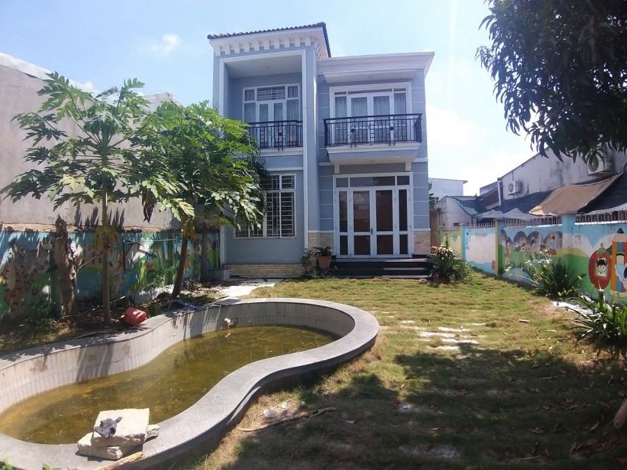 Bán đất 420m2 + Biệt thự đẹp, đường lô 2,xã Lê Minh Xuân, huyện Bình Chánh giá 15 tỷ