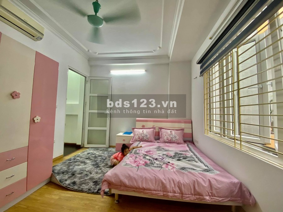 Bán gấp nhà Cổ Nhuế, 35m2 X 5tầng, MTx4m, ô tô đỗ cửa ngày đêm, chỉ 3.3 tỷ