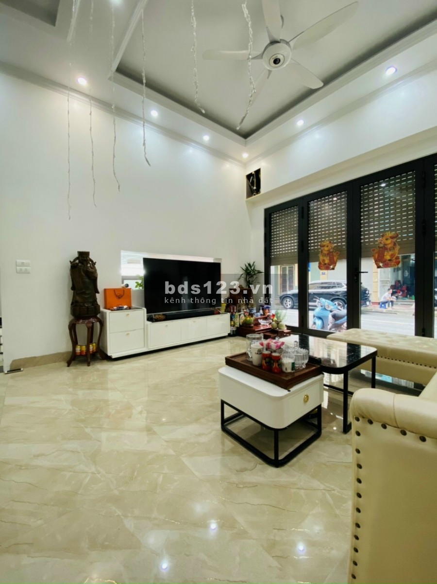Bán nhà mặt phố Phạm Xuân Huân, TP HD, 4 tầng, 54m2, mt 9m, gara, giá cực tốt