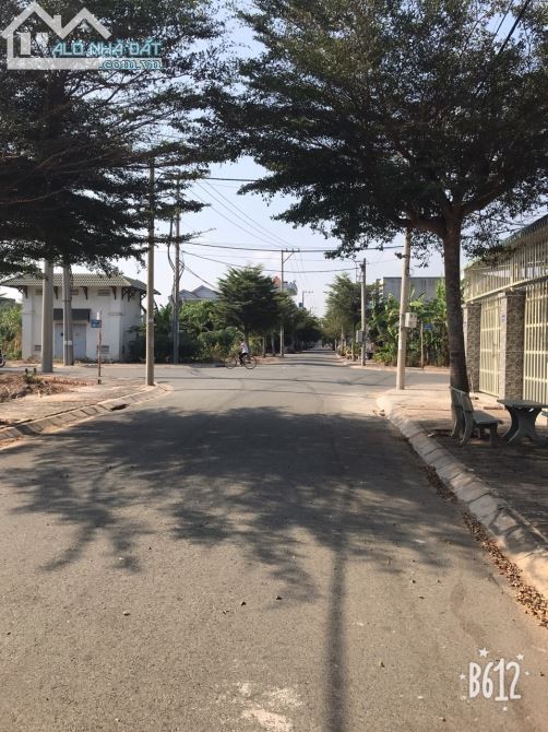 SANG TÊN NGAY TRONG NGÀY LÔ ĐẤT NGAY NGÃ BA TÂN KIM CHỈ 650TR
