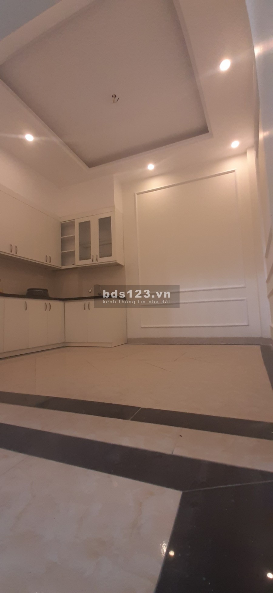 Bán nhà 32m2 x 4.5 tầng Bát Khối, Long Biên, rất gần Aeon, giá 2.x tỷ