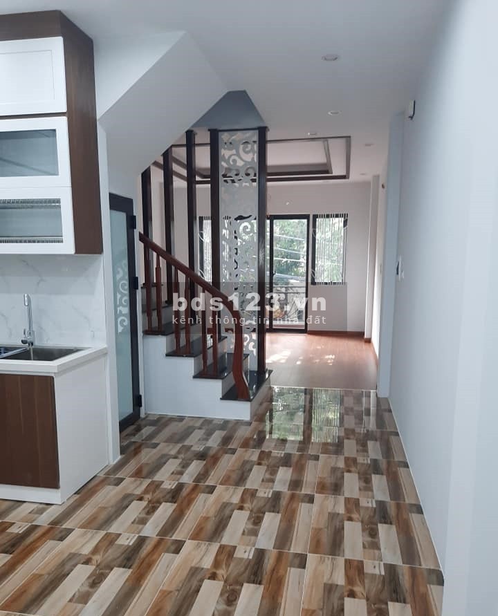 Bán nhà Nguyễn Văn Cừ Long Biên 42m2 Ô tô đỗ cổng Nhà mới đẹp Gần phố