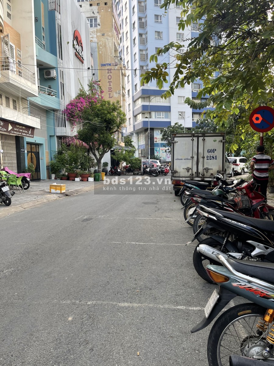 HXT Chu Văn An 4.5x22m. Trệt, lửng, 3lầu. 7pn, 6wc. Cho CHDV.