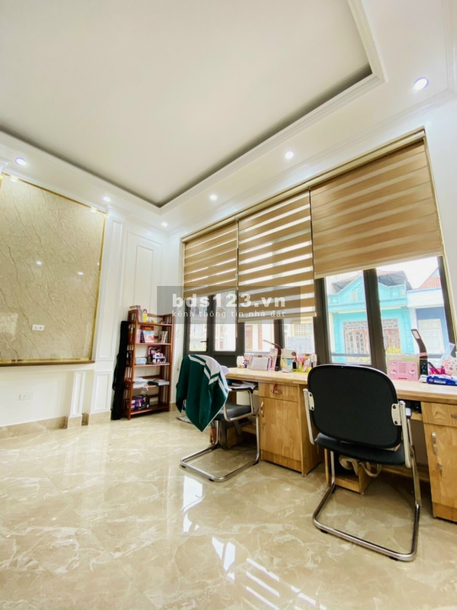 Bán nhà mặt phố Phạm Xuân Huân, TP HD, 4 tầng, 54m2, mt 9m, gara, giá cực tốt