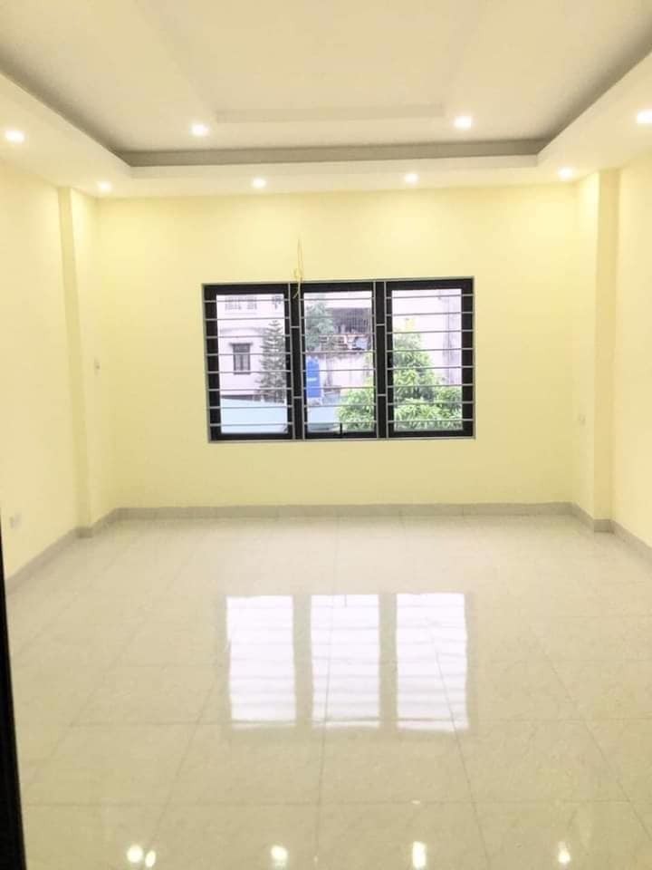 Bán nhà Thanh Lân, Hoàng Mai, cách phố 10m, 35m2 x 5 tầng, ô tô qua nhà