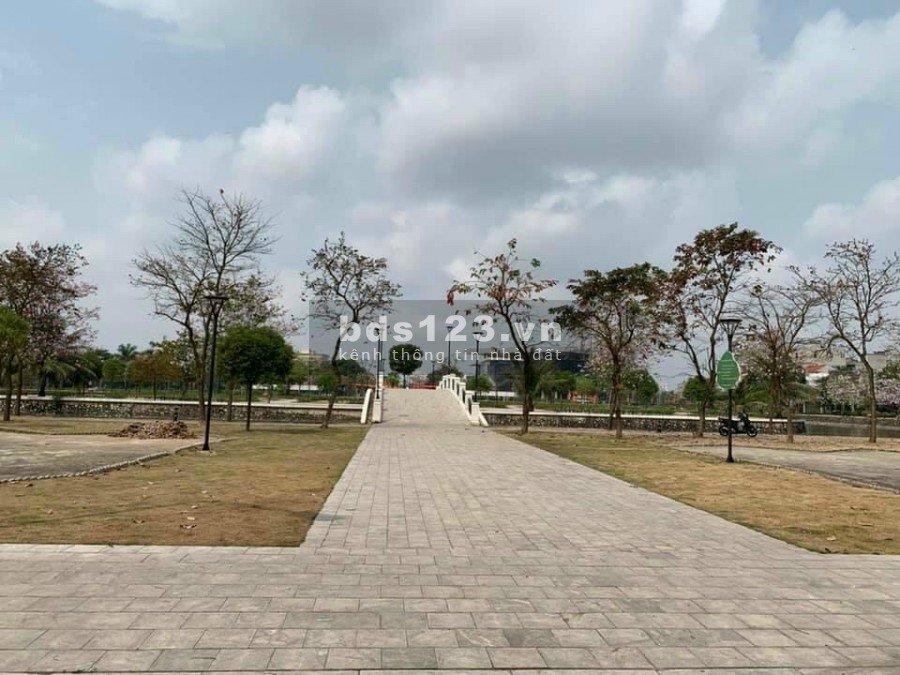 Bán nhà mặt phố Phạm Xuân Huân, TP HD, 4 tầng, 54m2, mt 9m, gara, giá cực tốt