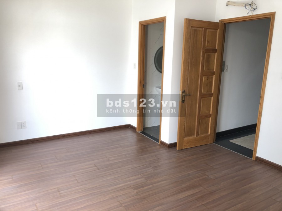 Nhà HXH đường Nguyễn Văn Thương: Trệt Lửng 2L-ST: giá 23tr/th: Phù hợp ở gia đình