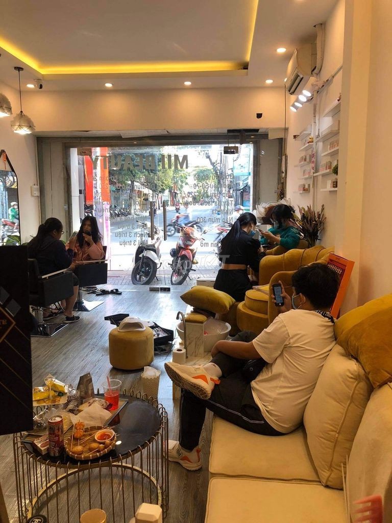 Chính chủ cần sang spa mặt tiền đường Gò Dầu Quận Tân Phú