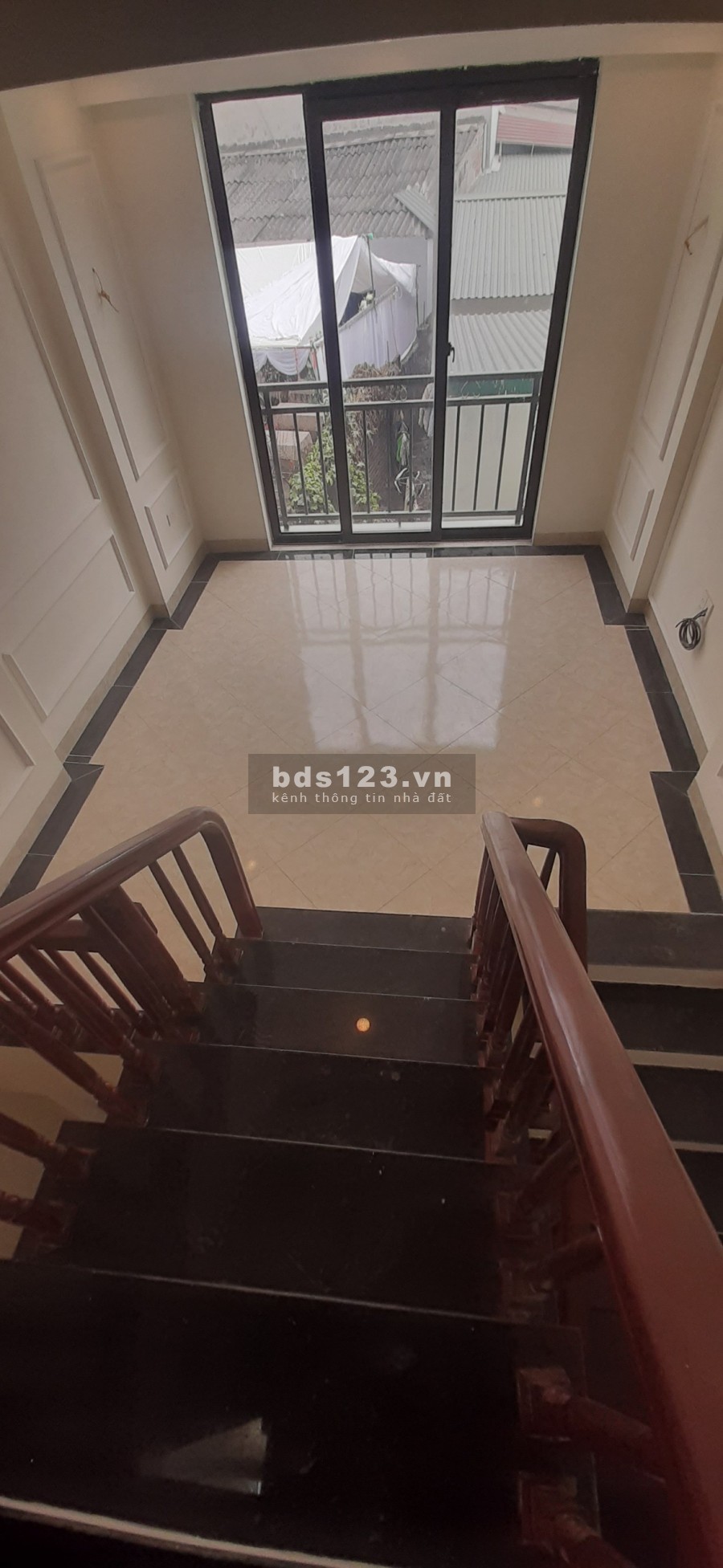 Bán nhà 32m2 x 4.5 tầng Bát Khối, Long Biên, rất gần Aeon, giá 2.x tỷ