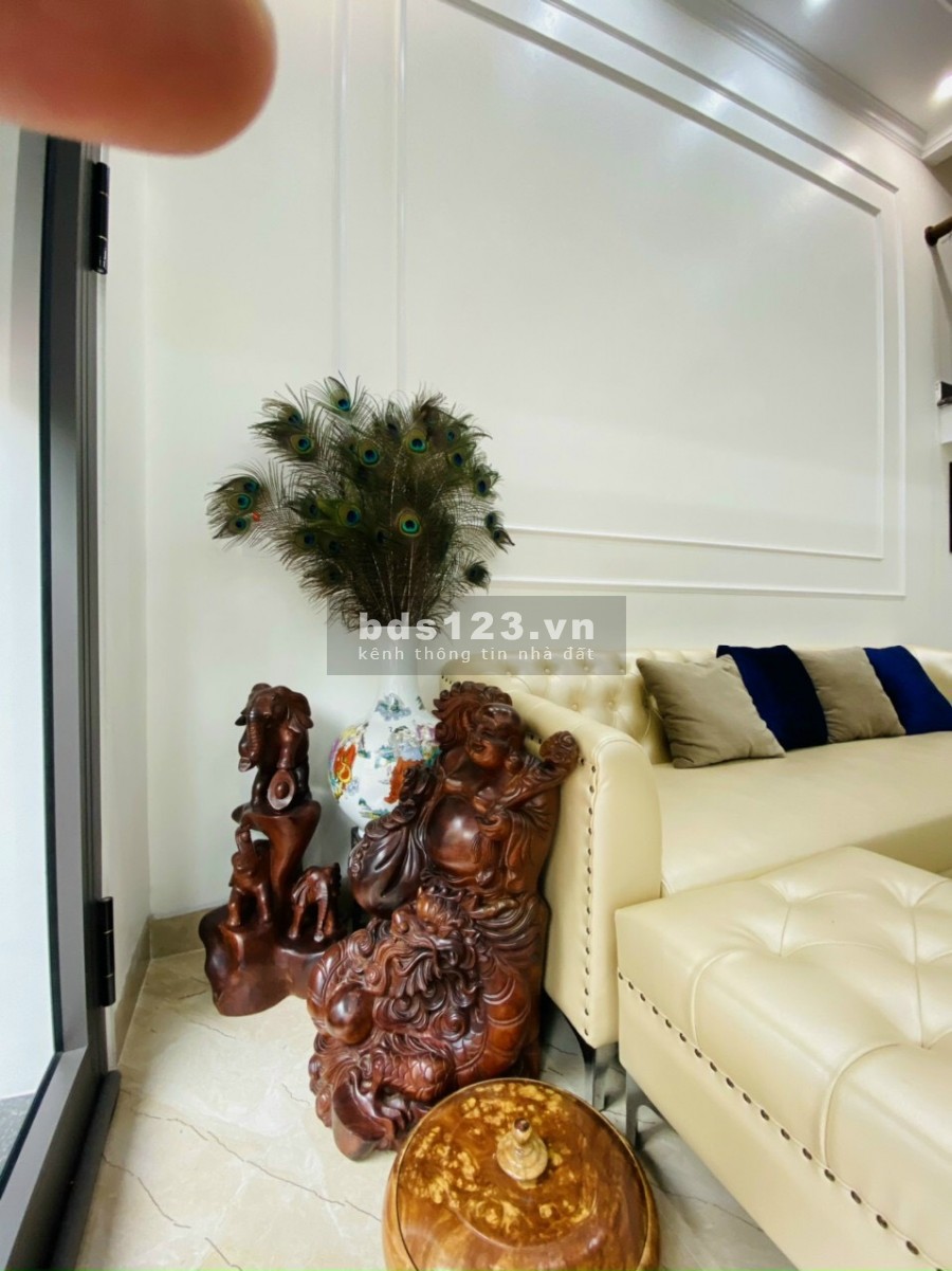 Bán nhà mặt phố Phạm Xuân Huân, TP HD, 4 tầng, 54m2, mt 9m, gara, giá cực tốt