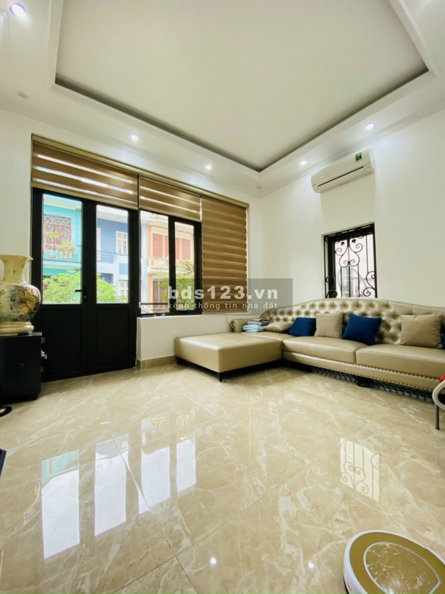 Bán nhà mặt phố Phạm Xuân Huân, TP HD, 4 tầng, 54m2, mt 9m, gara, giá cực tốt