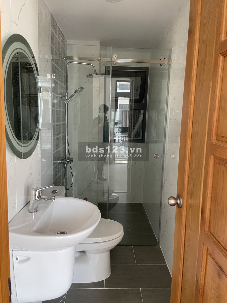 Nhà HXH đường Nguyễn Văn Thương: Trệt Lửng 2L-ST: giá 23tr/th: Phù hợp ở gia đình