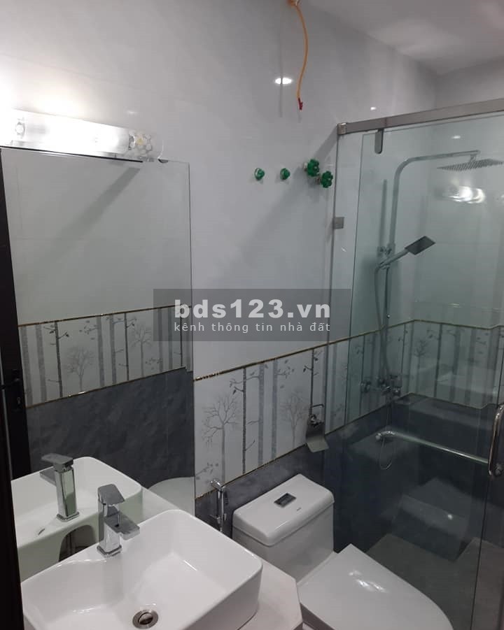 Bán nhà Nguyễn Văn Cừ Long Biên 42m2 Ô tô đỗ cổng Nhà mới đẹp Gần phố