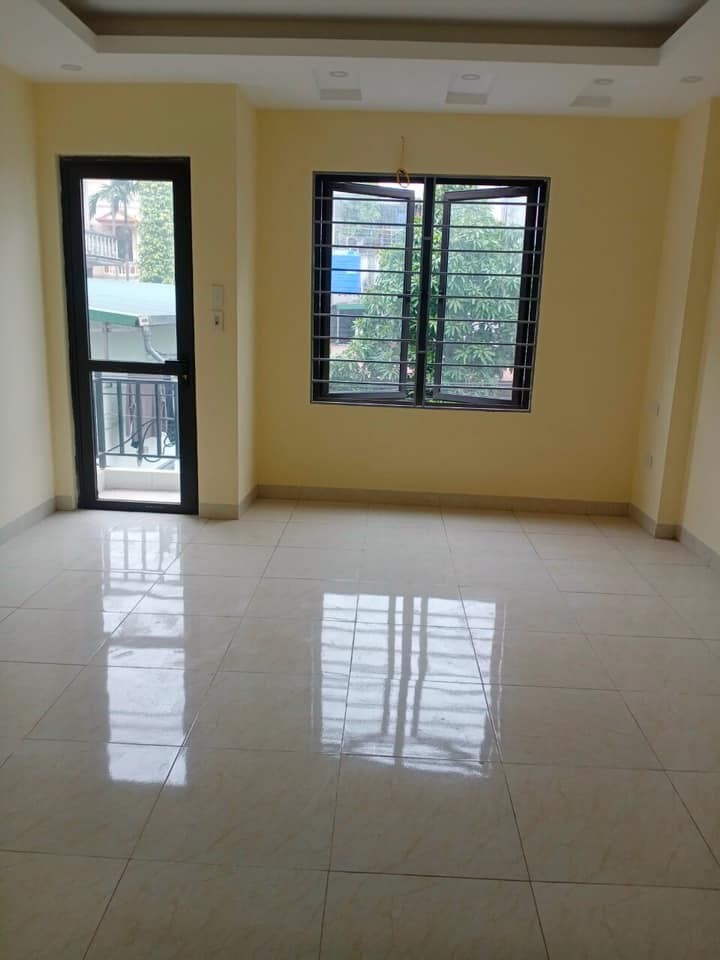Bán nhà Thanh Lân, Hoàng Mai, cách phố 10m, 35m2 x 5 tầng, ô tô qua nhà